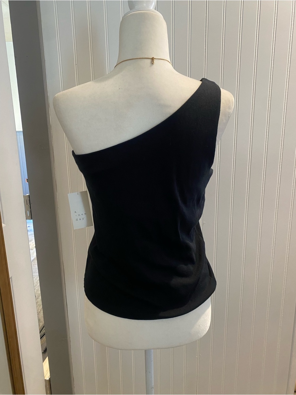 One-Shoulder Ribbed Tank Top - Picture 2 of 3